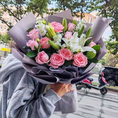 襄阳11朵戴安娜粉玫瑰百合，与你一起追逐梦想